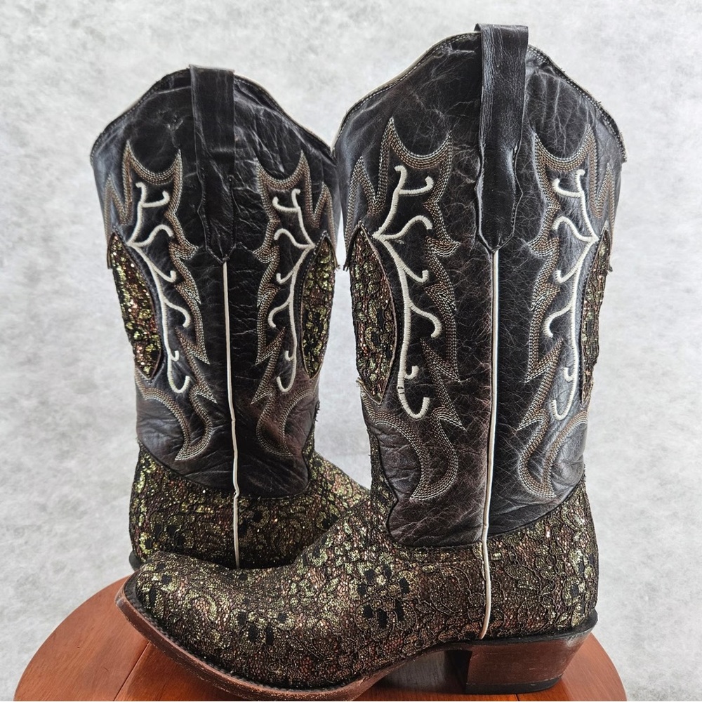 New Yadira Women’s Black Leather Boots with Gold Lace. Size 9.5. Asking: $125.